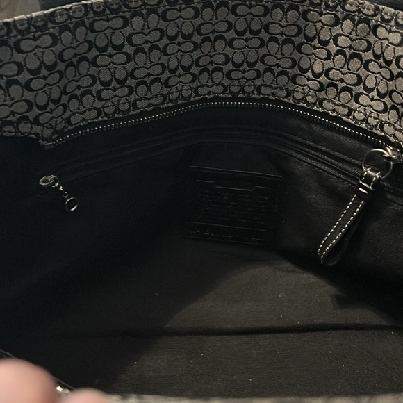 Large COACH Gallery Tote in Signature Canvas - Picture 6 of 7